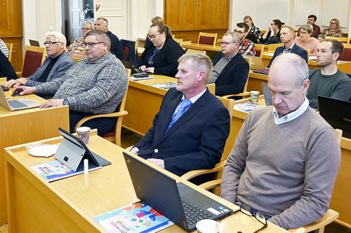 Haukankosken myynti ja organisaatiomuutos hyväksyttiin