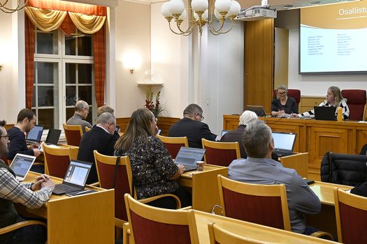 Valtuusto käsitteli ensi vuoden verot vartissa Valtuusto käsitteli ensi vuoden verot vartissa