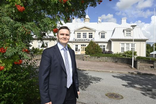 Kunnanjohtaja Jukka Tapiola haluaa olla helposti lähestyttävä