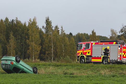 Henkilöauto suistui tieltä Koskioisilla Henkilöauto suistui tieltä Koskioisilla