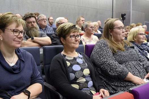 ”Näivettyväkö kunnat, unohtuvatko ihmiset?”